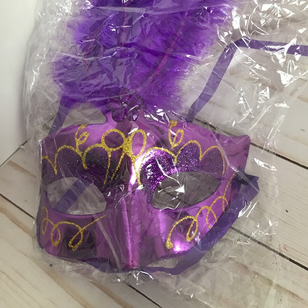 Eye mask purple